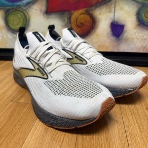 Brooks Mens Levitate StealthFit 6 1103971D121 White Running Shoes Sneaker Sz 13D